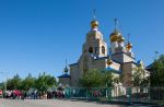 Православные верующие Костанайского края - житницы Казахстана – совершают молитву перед честным Поясом Богородицы
