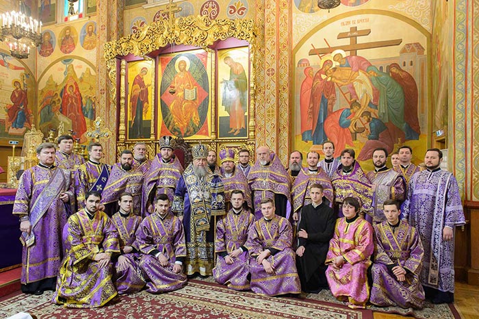 В неделю Торжества Православия Глава Казахстанского Митрополичьего округа совершил Литургию в Вознесенском соборе Алма-Аты