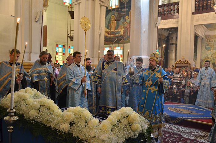 В праздник Успения Пресвятой Богородицы епископ Геннадий возглавил богослужения в Вознесенском соборе Алма-Аты