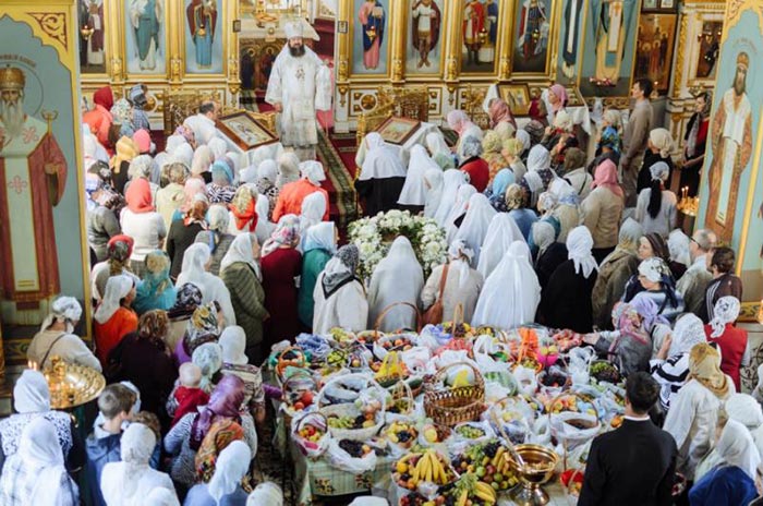 Епископ Нектарий возглавил богослужения праздника Преображения Господня в старейшем храме Казахстанской столицы