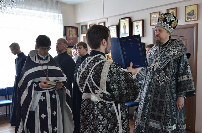 Епископ Каскеленский Геннадий возглавил великопостное богослужение в Алма-Атинской духовной семинарии