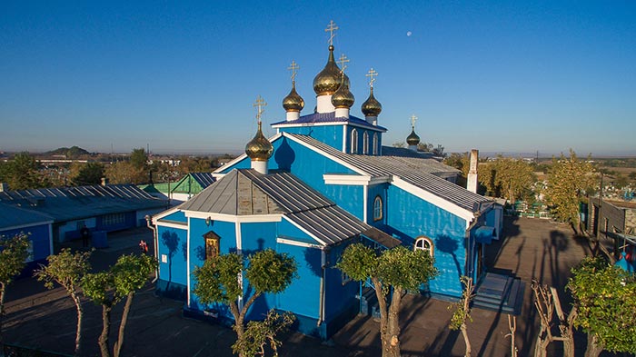 Митрополит Александр совершил Литургию в Михаило-Архангельском храме в Пришахтинске