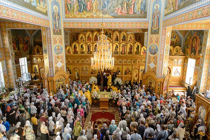 Глава Казахстанского Митрополичьего округа совершил воскресную Литургию в Софийском соборе Иверско-Серафимовского монастыря Алма-Аты
