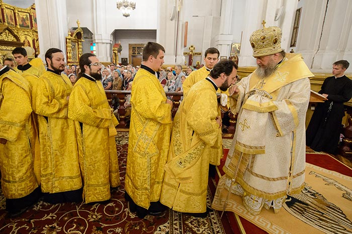 В Вознесенском соборе Алма-Аты митрополит Александр совершил воскресное всенощное бдение