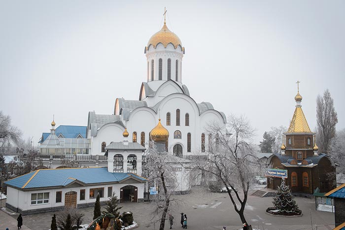 В неделю по Рождестве Христовом Глава Казахстанского Митрополичьего округа совершил Литургию в Христорождественском соборе Алма-Аты