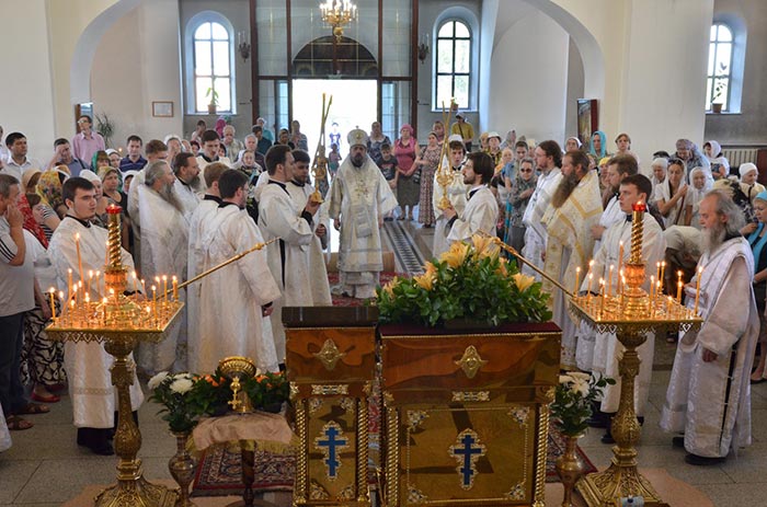 В день памяти святителя Луки Крымского епископ Геннадий совершил Литургию в храме Христа Спасителя города Алма-Аты
