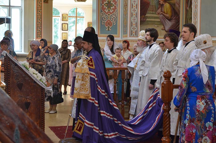 Управляющий делами Митрополичьего округа совершил богослужения праздника Вознесения Господня в Никольском соборе Алма-Аты