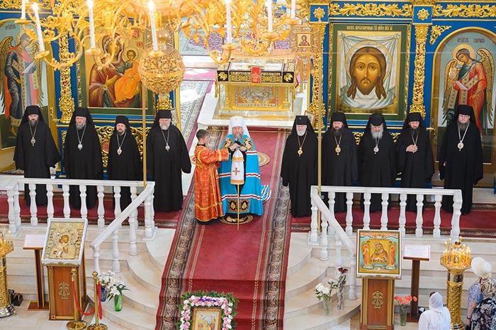 В неделю «о Слепом» члены Синода Казахстанского Митрополичьего округа совершили Литургию в главном храме Казахстана