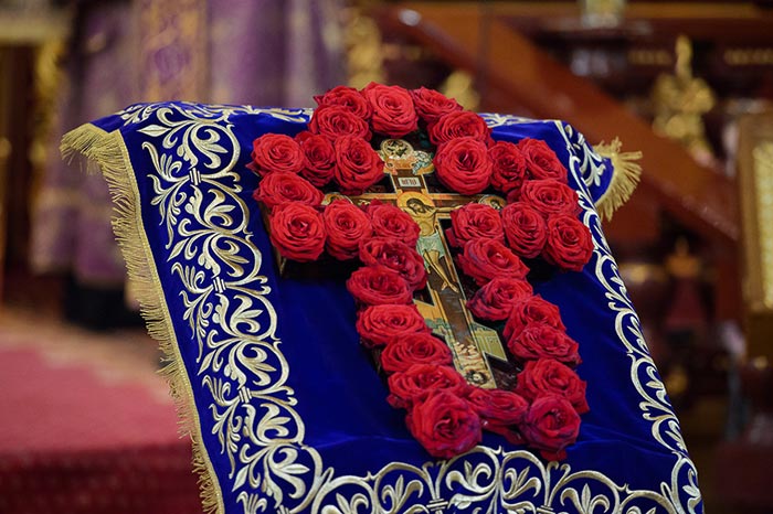 В Крестопоклонное воскресенье Великого поста Глава Православной Церкви Казахстана совершил Литургию в Вознесенском соборе Алма-Аты