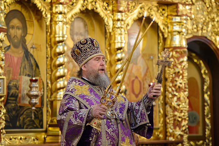 Во вторую родительскую субботу Великого поста митрополит Александр совершил Литургию в Свято-Никольском соборе Алма-Аты