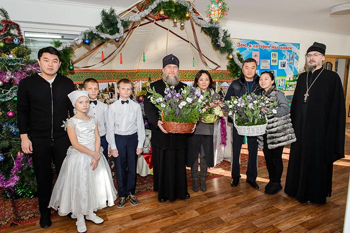 Глава Казахстанского Митрополичьего округа посетил детский дом «Солнышко» и поздравил воспитанников с Новым годом