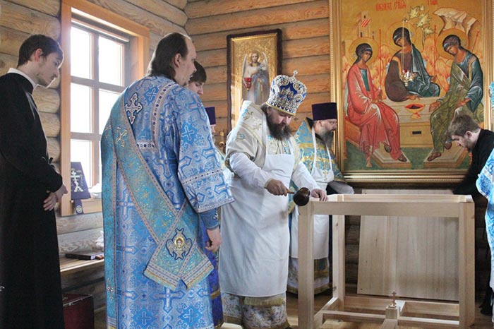 Епископ Талдыкорганский Нектарий совершил великое освящение храма во имя святой равноапостольной Нины города Алма-Аты