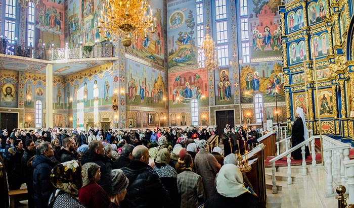 В неделю о мытаре и фарисее митрополит Астанайский и Казахстанский Александр совершил Литургию в Успенском соборе Астаны