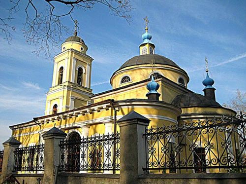 В храме Представительства Митрополичьего округа в Москве молитвенно почтили память всех святых в земле Костромской просиявших 