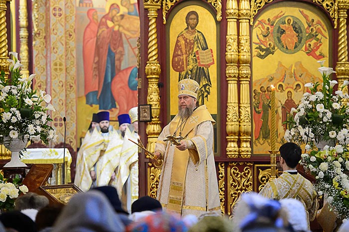 В неделю по Богоявлении митрополит Александр совершил Литургию в Вознесенском соборе Алма-Аты