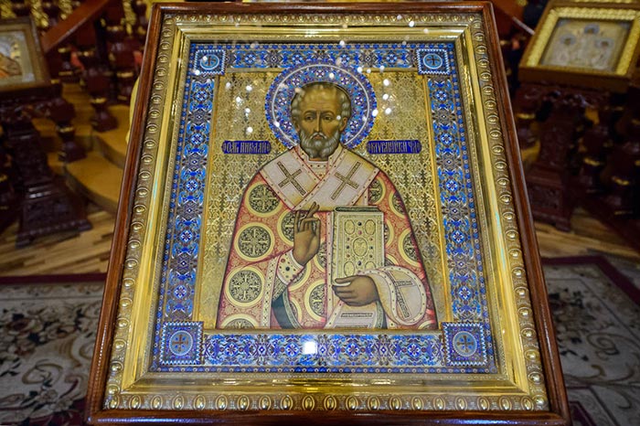 День памяти святителя и чудотворца Николая молитвенно почтили в Вознесенском соборе Алма-Аты 