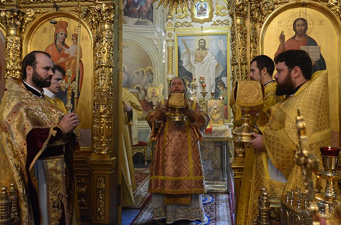 Воскресная Литургия в храме Представительства Митрополичьего округа в Москве