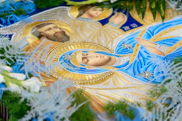 В канун праздника Успения Божией Матери митрополит Александр совершил всенощное бдение в главном храме Казахстана