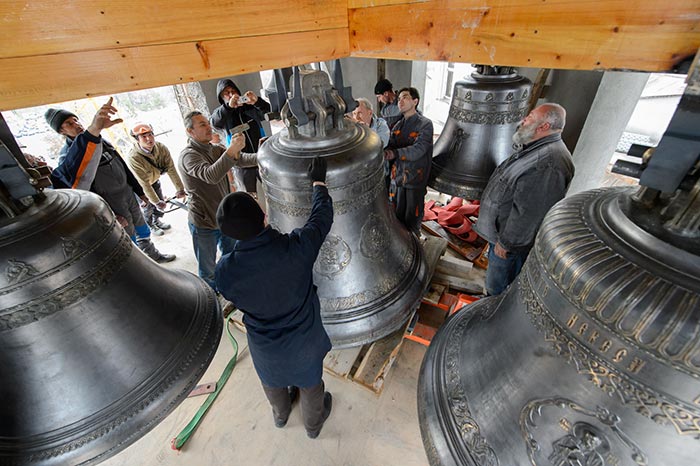 На колокольню строящегося храма в честь Собора Пресвятой Богородицы города Алма-Аты подняты колокола