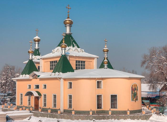 В неделю по Рождестве Христовом Глава Православной Церкви Казахстана совершил Литургию в Иверско-Серафимовском монастыре Алма-Аты и дал праздничный святочный прием