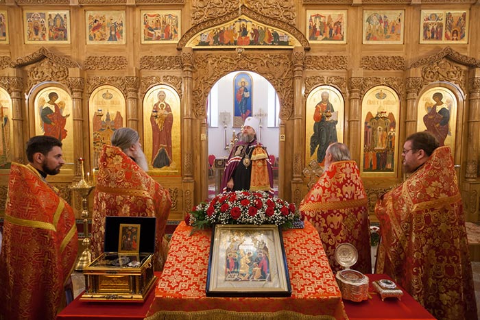 Служение Предстоятеля Православной Церкви Казахстана в храме Воздвижения Креста Господня Южной столицы