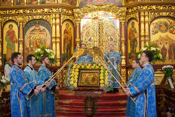 Глава Казахстанского Митрополичьего округа совершил всенощное бдение в канун праздника Благовещения Пресвятой Богородицы