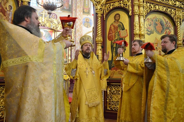 Воскресную Литургию в Вознесенском соборе Алма-Аты совершил Управляющий делами Казахстанского Митрополичьего округа
