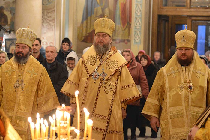 В день памяти святителя Николая митрополит Александр совершил Литургию в храме Представительства Казахстанского Митрополичьего округа
