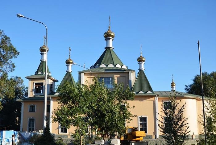 Епископ Каскеленский Геннадий совершил Божественную Литургию в Софийском соборе города Алма-Аты