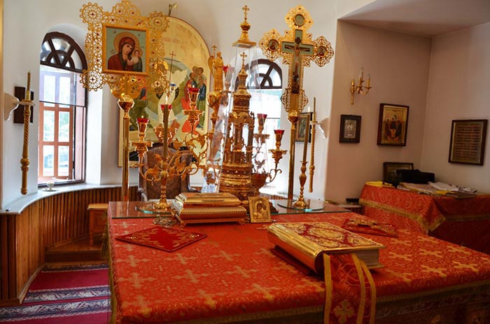 Епископ Талдыкорганский Нектарий совершил воскресную Литургию в Адриано-Натальинской церкви села Отеген-Батыр