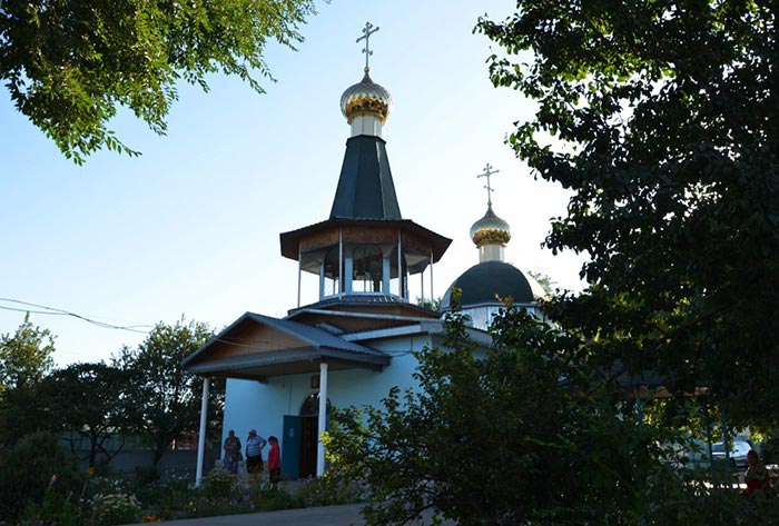 Управляющий делами Православной Церкви Казахстана возглавил богослужение во Владимирском храме станции Чемолган