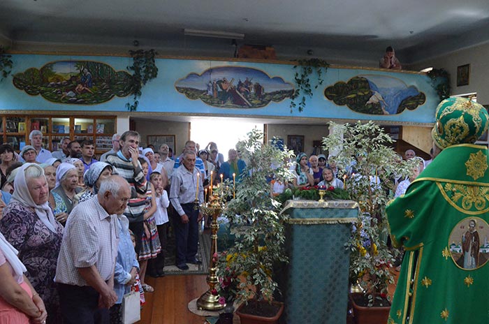 Епископ Каскеленский Геннадий совершил Литургию в Свято-Серафимовском храме поселка Чапаево Алма-Атинской области