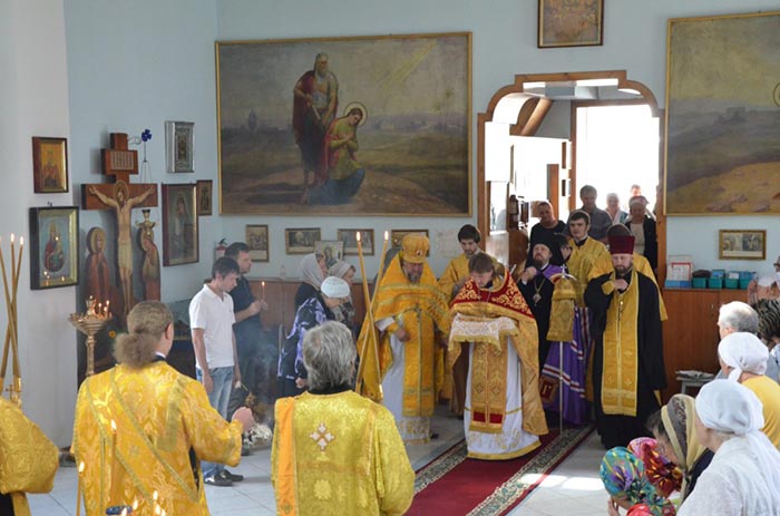 В Радосте-Скорбященском храме Алма-Аты состоялось архиерейское богослужение