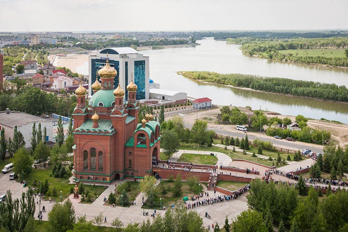 В день памяти апостола любви в Павлодаре состоялось праздничное богослужение по случаю принесения Пояса Богородицы