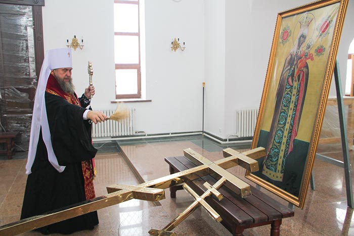 Глава Православной Церкви Казахстана совершил чин освящения крестов на купола храма новомучеников Акмолинских в селе Акмол