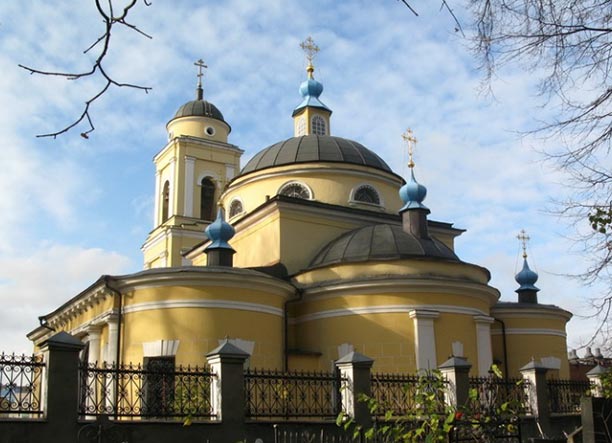 В неделю 5-ю Великого поста митрополит Александр совершил Литургию в храме Представительства Митрополичьего округа в Москве